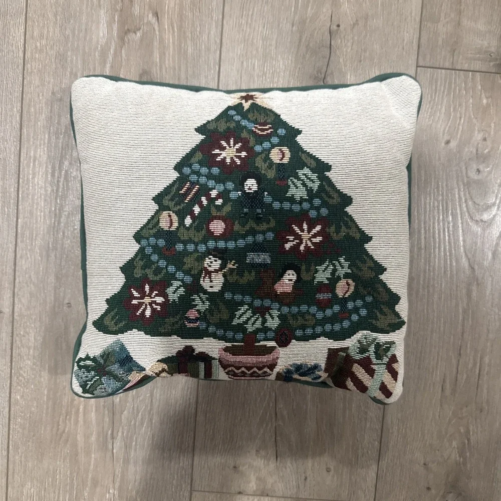 Vintage Needlepoint Type Christmas Tree Decorative‎ Tapestry Pillow